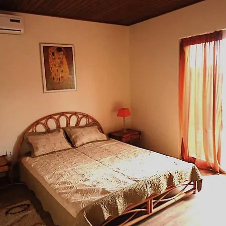 La Maison Kosta, *
