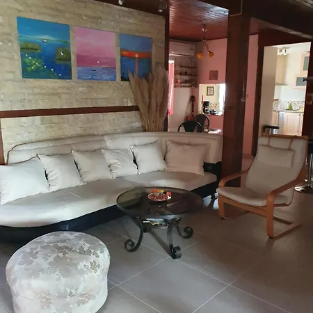 La Maison Kosta, *